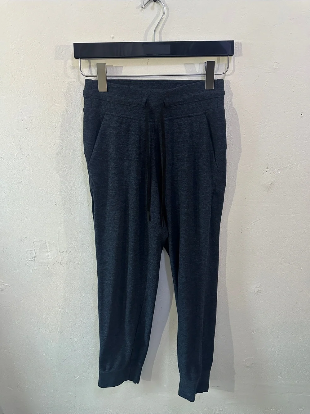 lululemon Women’s Jogger Pants Size 4 Charcoal Gray Stretch Cropped